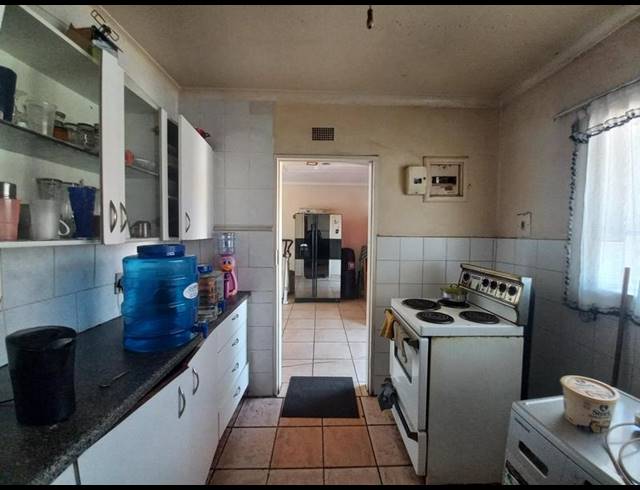 2 BEDROOM APARTMENT FOR SALE IN WINDSOR EAST